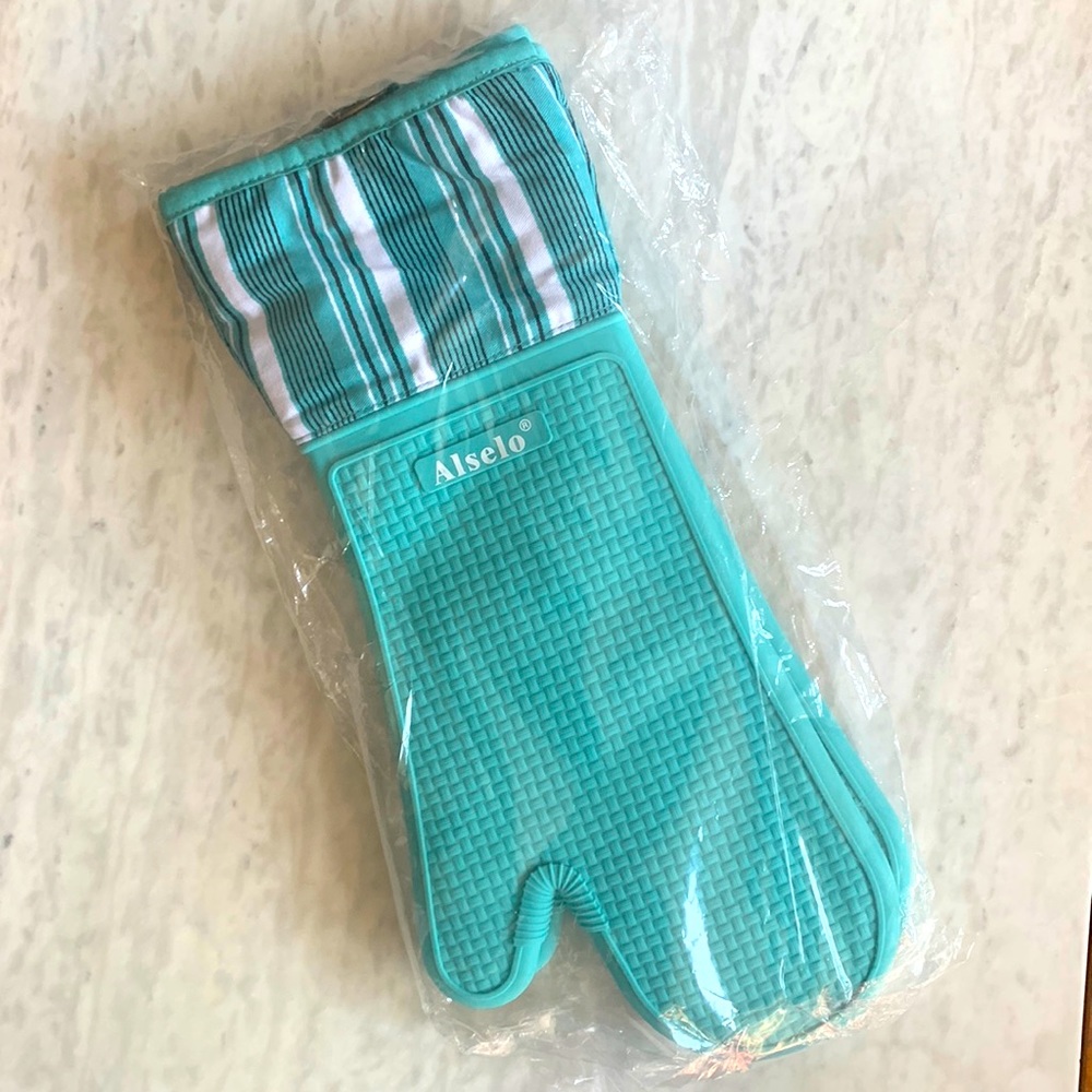 Pair of Alselo Extra Long Silicone Oven Mitts